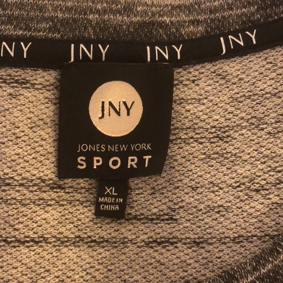 Jones New York Gray top - Picture 3 of 4